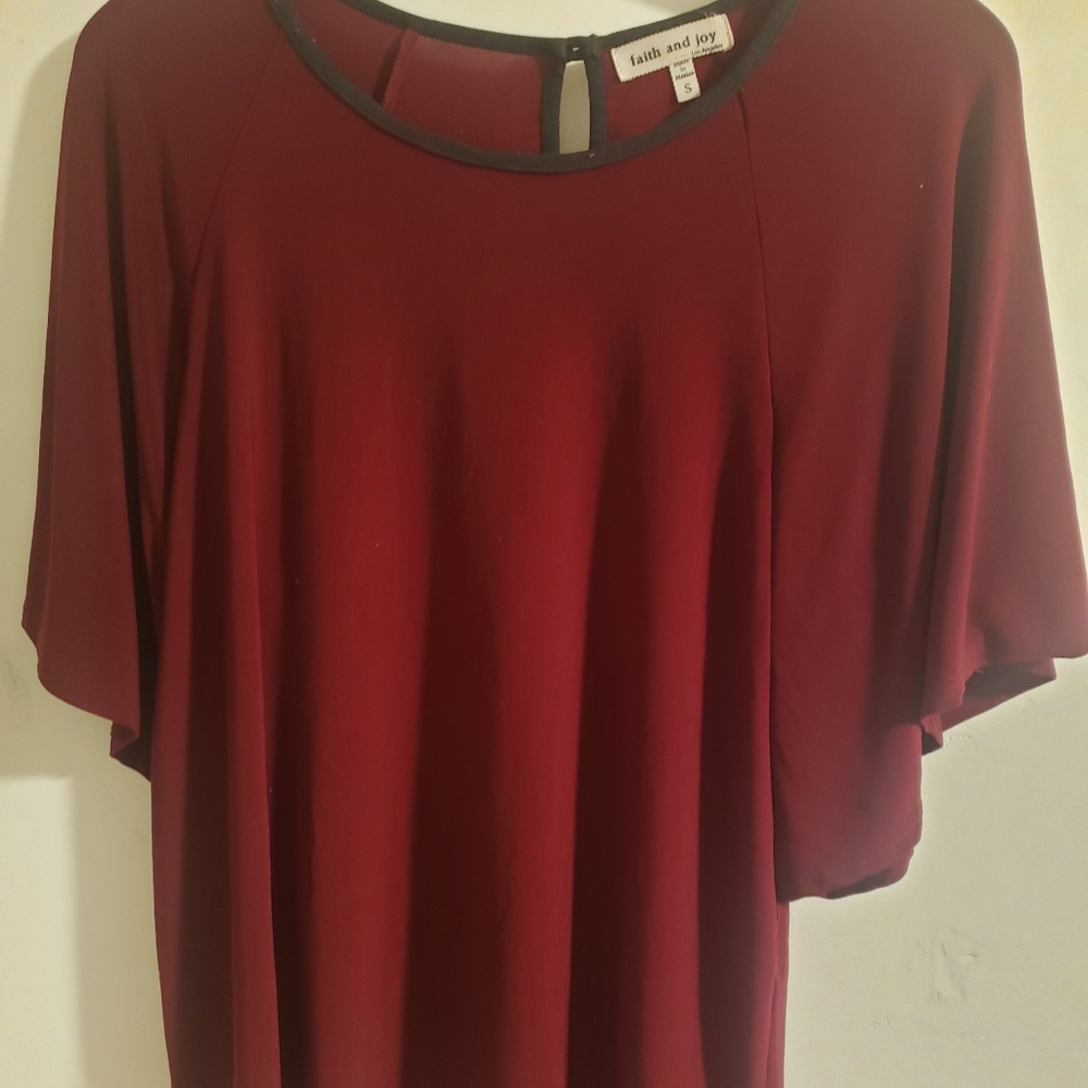 Burgundy short sleeve top